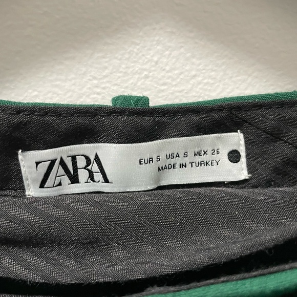 Zara Green Chinos Tailored for a Polished Look - Picture 6 of 6
